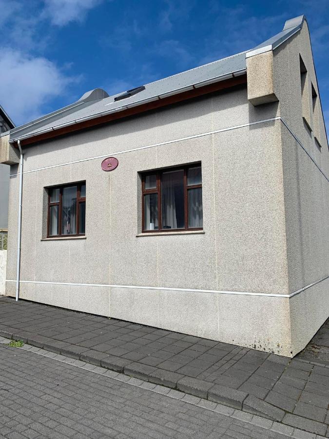 Litith Einbylishus A Besta Stath. Vestmannaeyjar Bagian luar foto